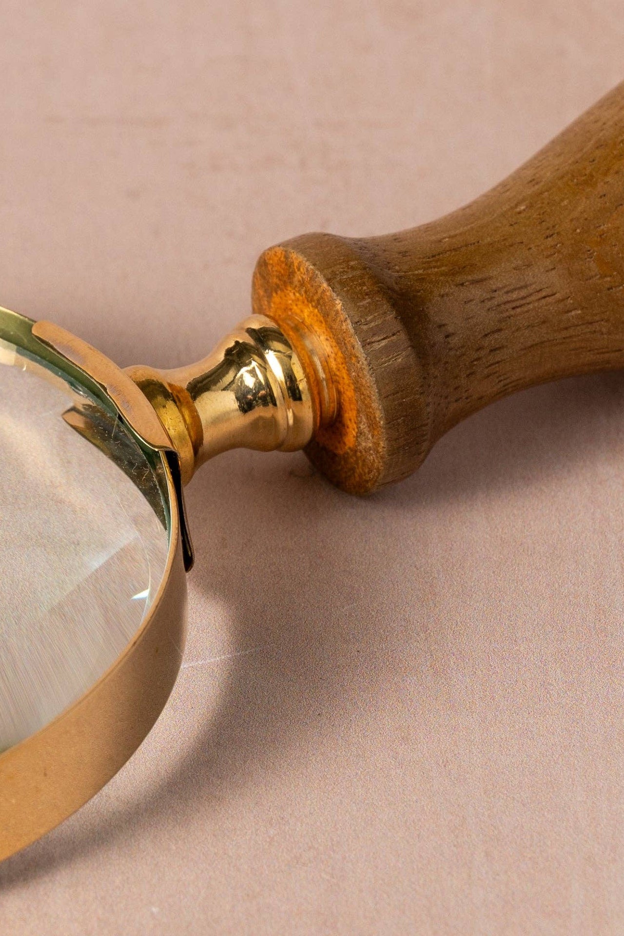 Pakadana Magnifying Glass